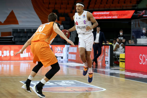 纵观整场比 纵观整场比