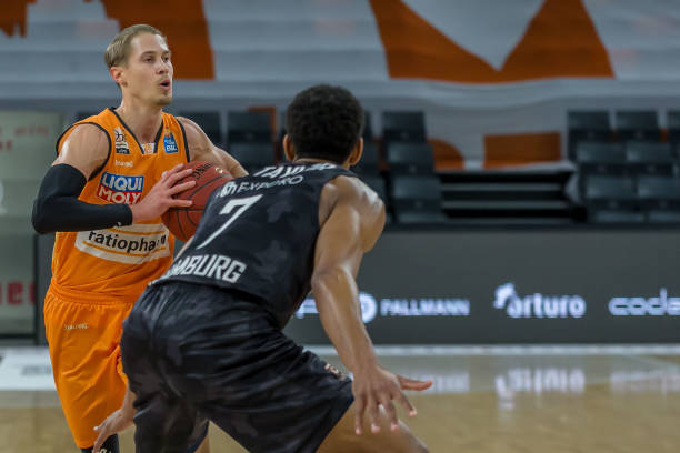 其中12次 其中12次